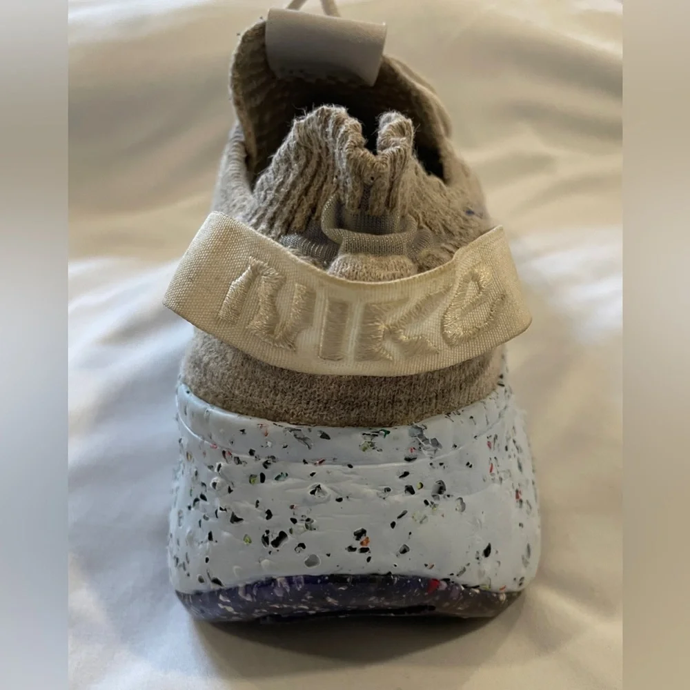 Nike Space Hippie 04 Beige - Picture 8 of 11